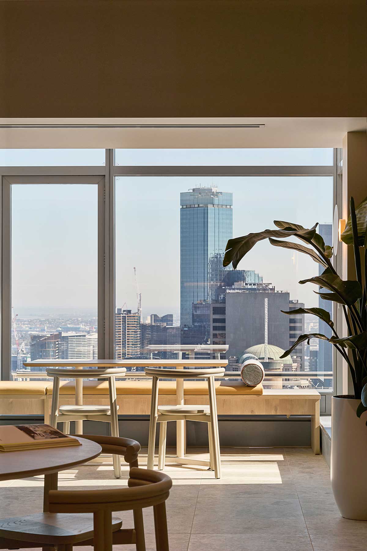 Qualitas-Window-Open-Space